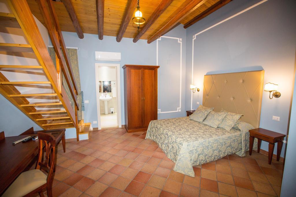 Palazzo Raho Otel Cefalù Oda fotoğraf